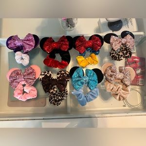 Minnie Mouse scrunchie